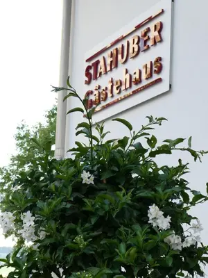 Ein Zertifikat, Auszeichnung, Logo oder anderes Dokument, das in der Unterkunft Gästehaus Stahuber ausgestellt ist