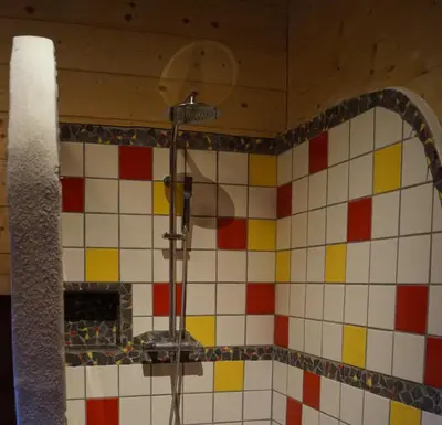 Ein Badezimmer in der Unterkunft Ferienwohnung im gemütlichen Blockhaus vor den Bergen