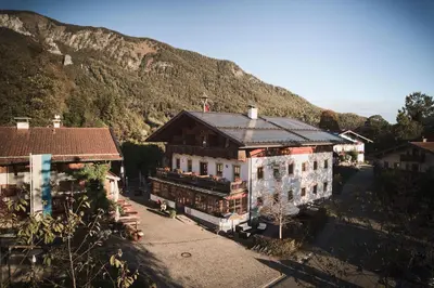 Ein allgemeiner Bergblick oder ein Berglick von des Hotels aus