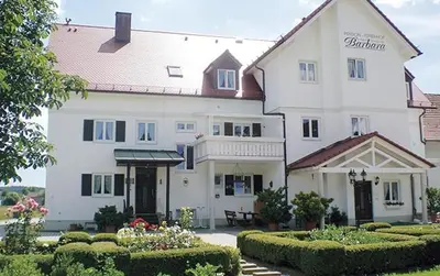 Ein Garten an der Unterkunft Pension Barbara