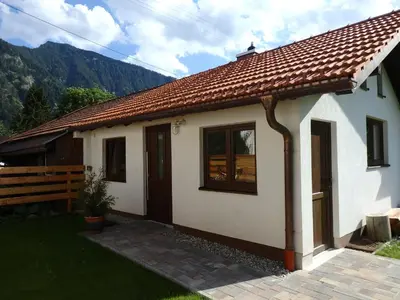 Ein allgemeiner Bergblick oder ein Berglick von des Ferienhauses aus