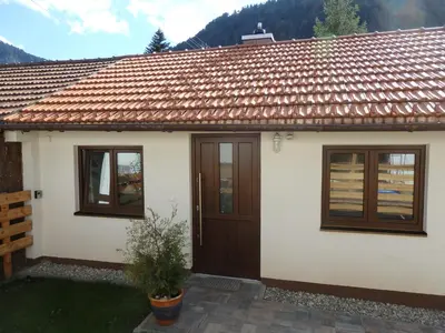 Das Gebäude in dem sich das Ferienhaus befindet