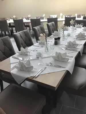 Ein Restaurant oder anderes Speiselokal in der Unterkunft Ehringer Hof