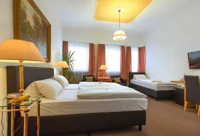 Ein Bett oder Betten in einem Zimmer der Unterkunft Hotel Adler