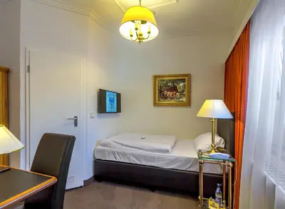 Ein Bett oder Betten in einem Zimmer der Unterkunft Hotel Adler