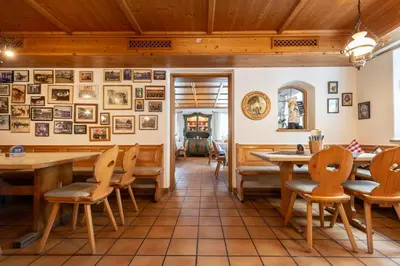 Ein Restaurant oder anderes Speiselokal in der Unterkunft Gasthof zum Stern