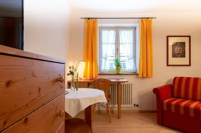 Ein Sitzbereich in der Unterkunft Gasthof zum Stern