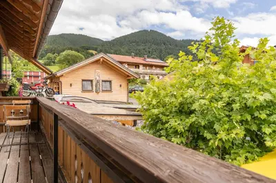 Ein allgemeiner Bergblick oder ein Berglick von der Pension aus