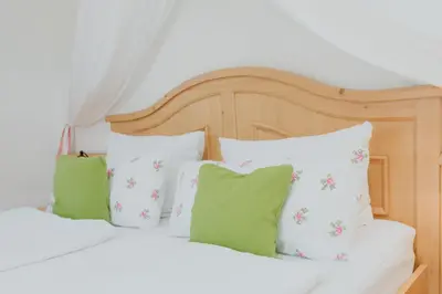 Ein Bett oder Betten in einem Zimmer der Unterkunft Bernwieserhof