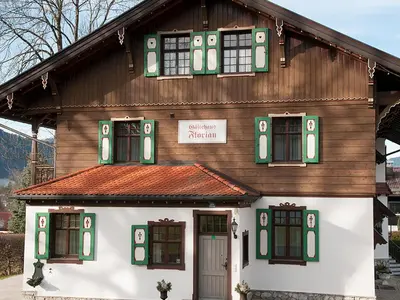 Das Gebäude in dem sich die Pension befindet