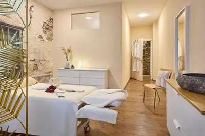 Ein Sitzbereich in der Unterkunft Dorint MARC AUREL Spa & Golf Resort