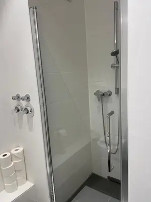 Ein Badezimmer in der Unterkunft Myroom Business Apartment Nähe Messe München