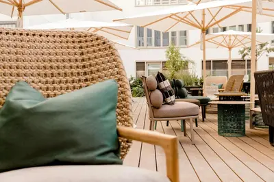 Ein Sitzbereich in der Unterkunft Motel One München-Haidhausen