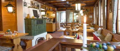 Ein Restaurant oder anderes Speiselokal in der Unterkunft Landgasthof Pilsenhof Entenbraterei