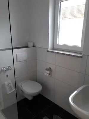 Ein Badezimmer in der Unterkunft Pension Assmann
