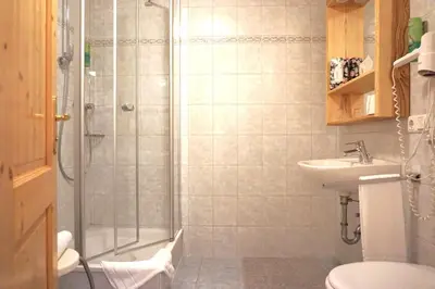 Ein Badezimmer in der Unterkunft Landhotel und Gasthof Kirchberger