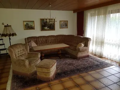 Ein Sitzbereich in der Unterkunft Gemütliches Gästehaus!