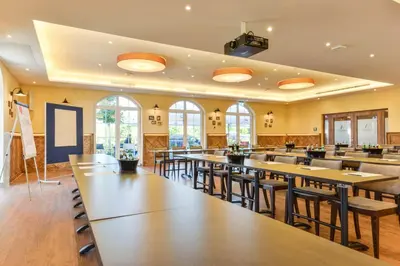 Ein Restaurant oder anderes Speiselokal in der Unterkunft Abasto Hotel & Spa Maisach
