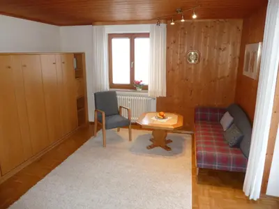 Ein Sitzbereich in der Unterkunft Ferienwohnung Hörnle