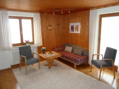 Ein Sitzbereich in der Unterkunft Ferienwohnung Hörnle
