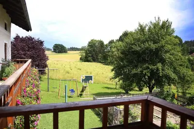 Ein Garten an der Unterkunft Schellenberger Hof