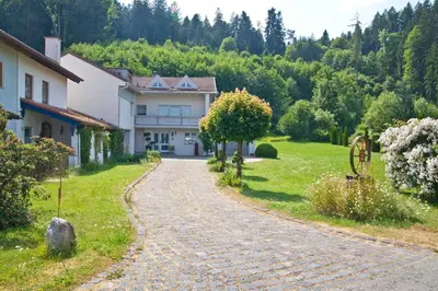 Ein Garten an der Unterkunft Ferienwohnung Deubzer in Palling