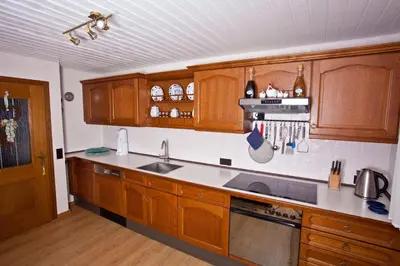 Küche/Küchenzeile in der Unterkunft Ferienwohnung Deubzer in Palling