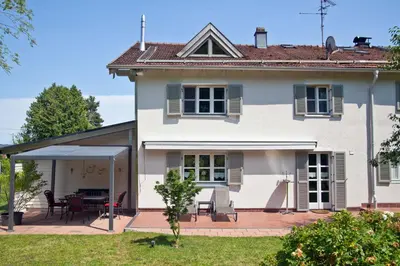 Das Gebäude in dem sich die Ferienwohnung befindet