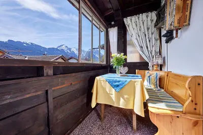 Ein allgemeiner Bergblick oder ein Berglick von der Pension aus