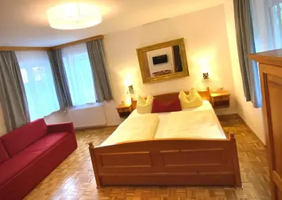 Ein Bett oder Betten in einem Zimmer der Unterkunft Gästehaus Kochelsee