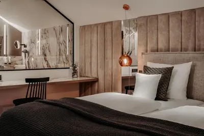 Ein Bett oder Betten in einem Zimmer der Unterkunft Der Eisvogel - Wellness- & Genusshotel