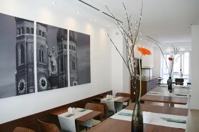 Ein Sitzbereich in der Unterkunft Augusten Hotel München