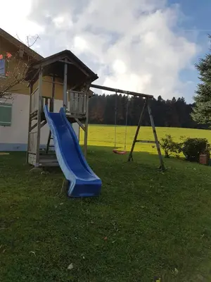 Ein Kinderspielbereich in der Unterkunft Gästehaus Annemarie