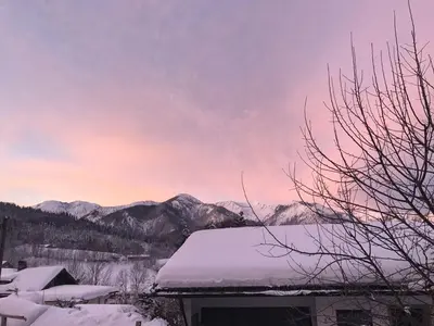 Ein allgemeiner Bergblick oder ein Berglick von der Ferienwohnung aus