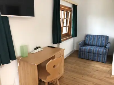 Ein Sitzbereich in der Unterkunft Landgasthaus zum Altwirt Reichersbeuern