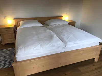 Ein Bett oder Betten in einem Zimmer der Unterkunft Landgasthaus zum Altwirt Reichersbeuern