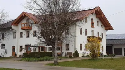 Das Gebäude in dem sich die Pension befindet