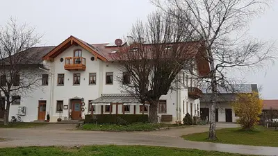 Das Gebäude in dem sich die Pension befindet