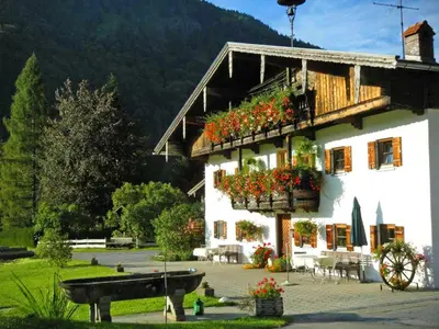 Ein allgemeiner Bergblick oder ein Berglick von der Ferienwohnung aus