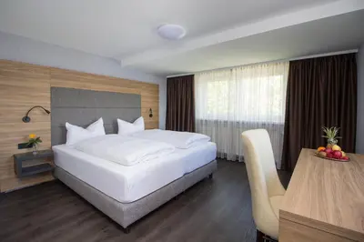 Ein Bett oder Betten in einem Zimmer der Unterkunft Hotel am See