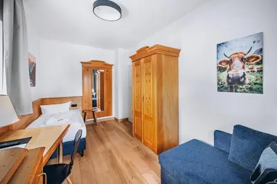 Ein Bett oder Betten in einem Zimmer der Unterkunft Weidegg - Hotel Garni