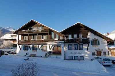 Ein allgemeiner Bergblick oder ein Berglick von des Hotels aus