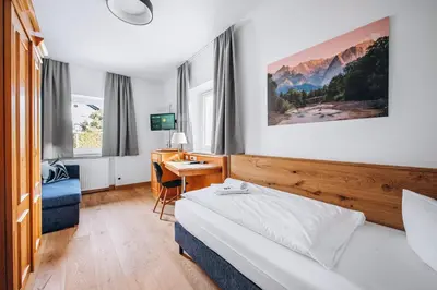 Ein Bett oder Betten in einem Zimmer der Unterkunft Weidegg - Hotel Garni