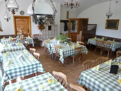 Ein Restaurant oder anderes Speiselokal in der Unterkunft Landgasthof Berg