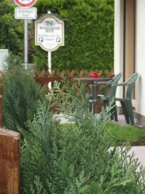 Ein Garten an der Unterkunft Gästehaus Hubertus Bad Aibling
