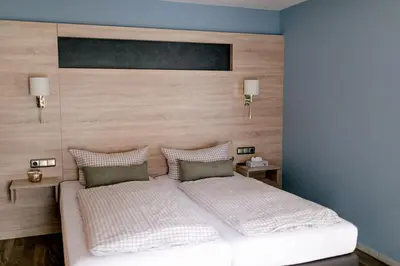 Ein Bett oder Betten in einem Zimmer der Unterkunft Hotel Vogtareuther-Hof