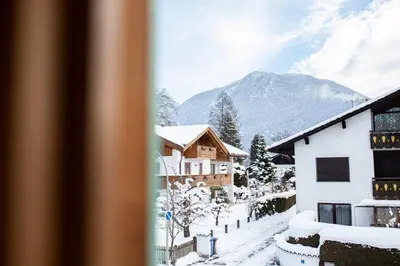 Ein allgemeiner Bergblick oder ein Berglick von der Ferienwohnung aus