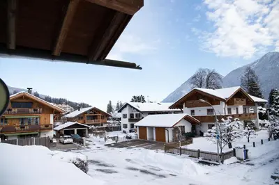Ein allgemeiner Bergblick oder ein Berglick von der Ferienwohnung aus