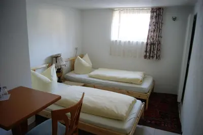Ein Bett oder Betten in einem Zimmer der Unterkunft Gästehaus Charlotte