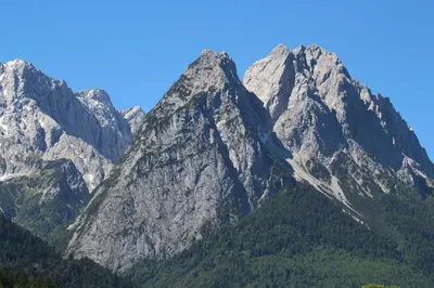 Ein allgemeiner Bergblick oder ein Berglick von der Ferienwohnung aus
